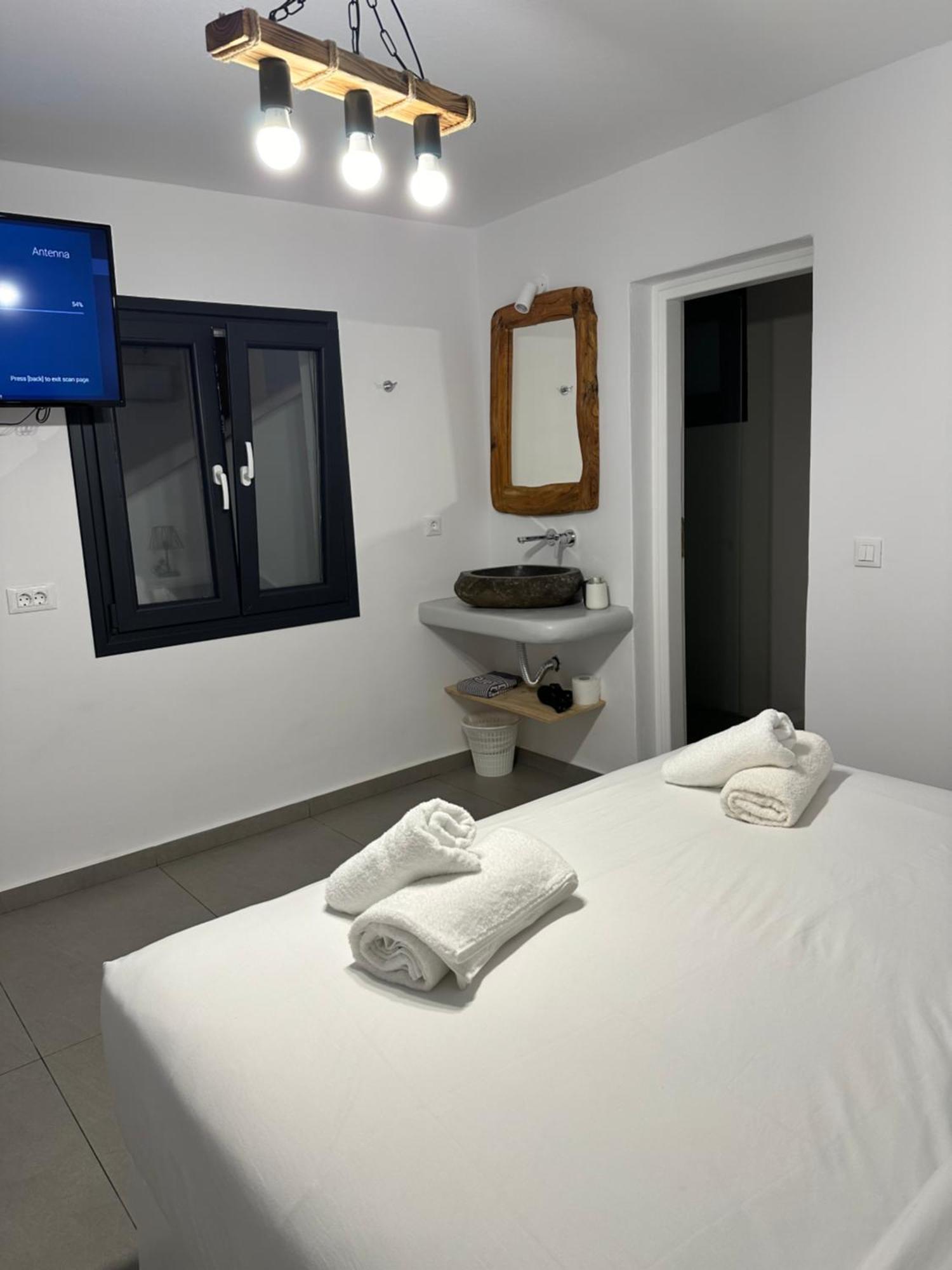 The Coast Suites Tourlos Buitenkant foto